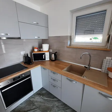 Rumac Poljane Apartment *