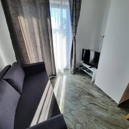 Rumac Poljane Apartment *